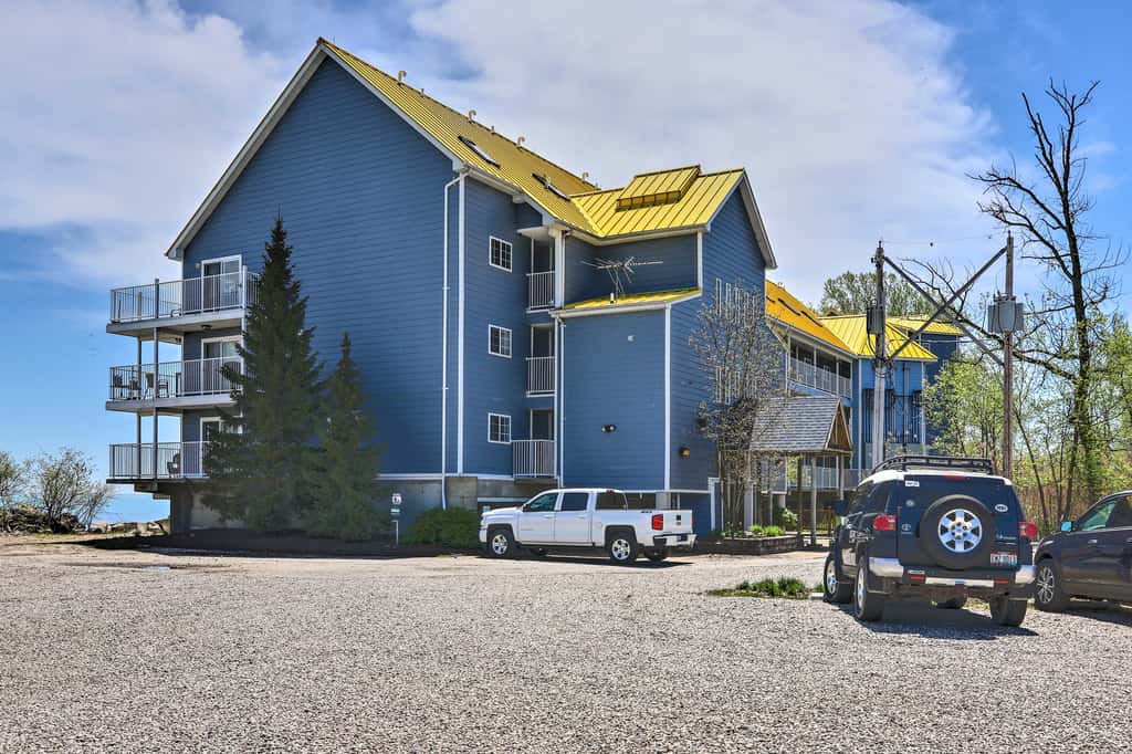 Cozy Lakefront Middle Bass Retreat w/ Balcony