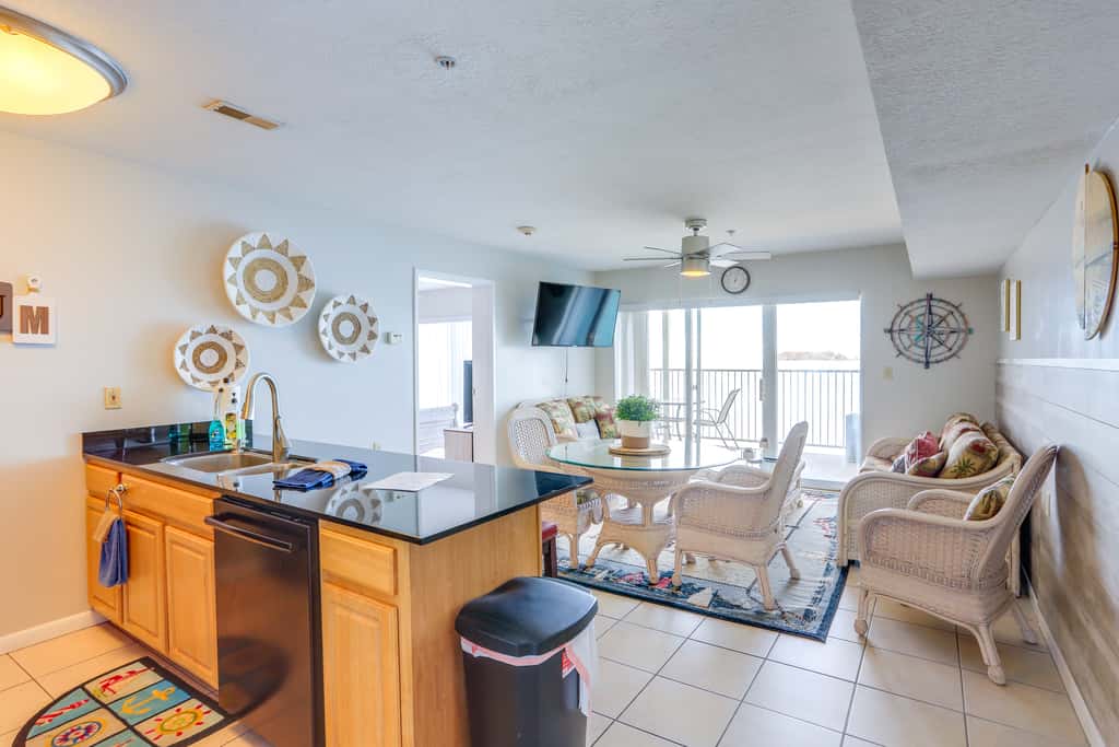Cozy Lakefront Middle Bass Retreat w/ Balcony