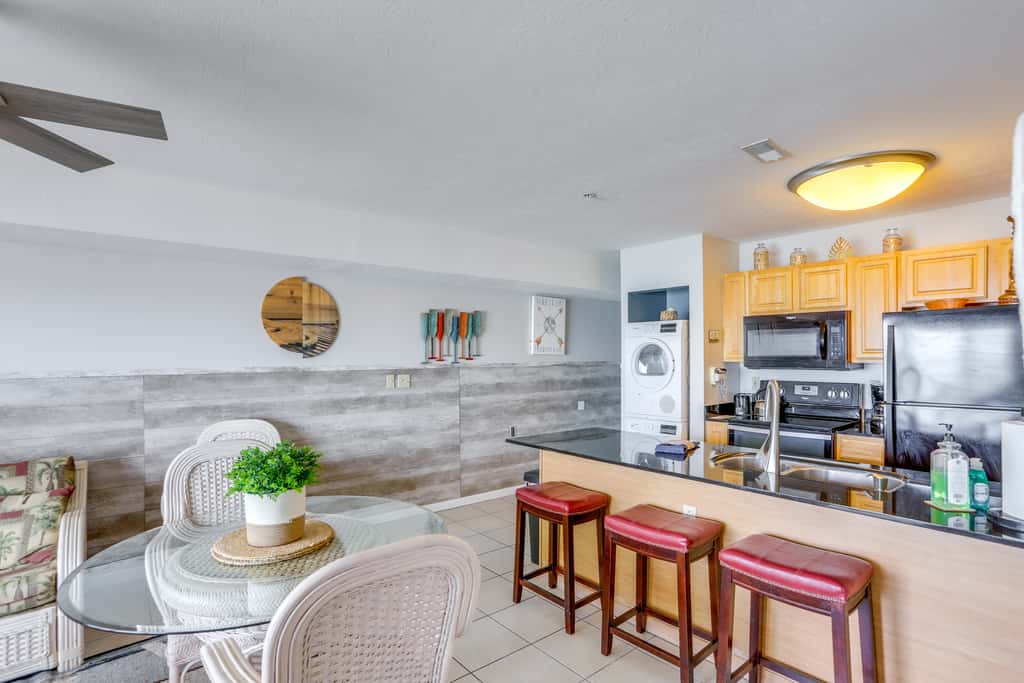Cozy Lakefront Middle Bass Retreat w/ Balcony