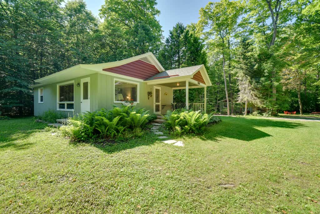 'Cherry Cottage' - Walk to Peninsula State Park!