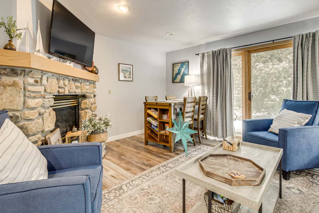 < 1 Mi to Peninsula State Park: Central Condo