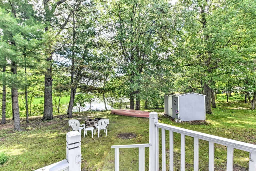 Fishermen's Paradise w/ Fire Pit on Rice Lake!