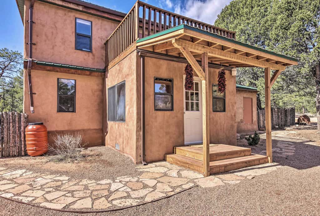 Artist's Retreat w/ Pecos National Park Views!