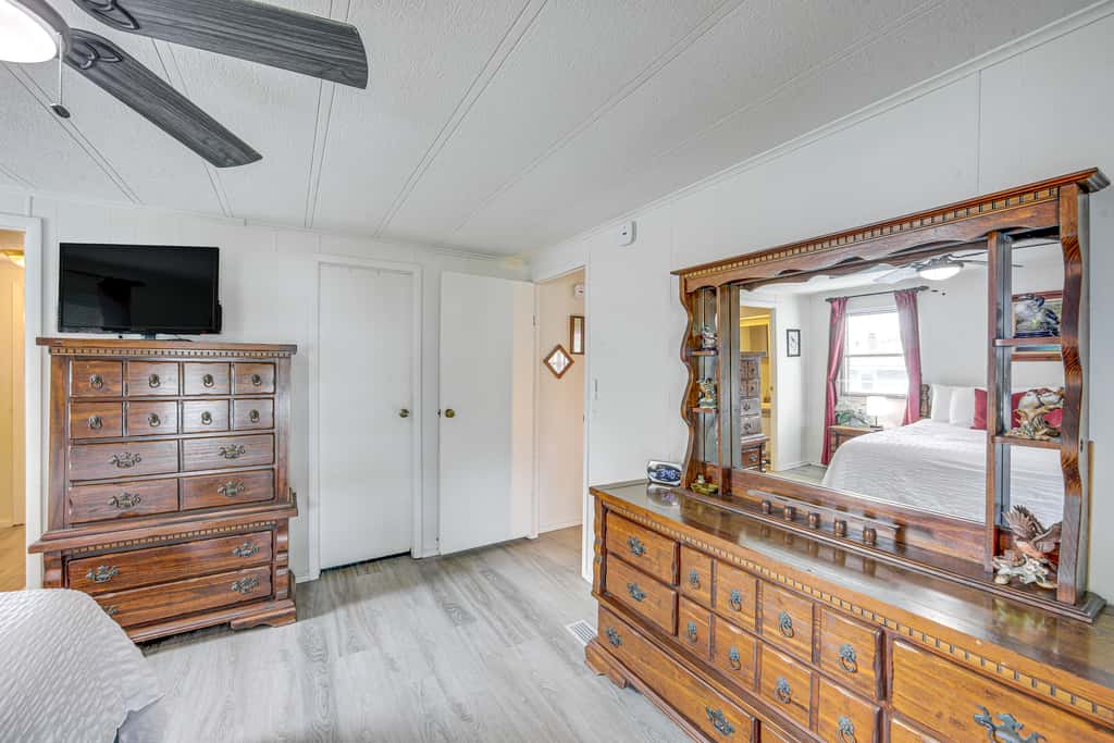 Lakefront Gun Barrel City Home w/ Dock & Deck