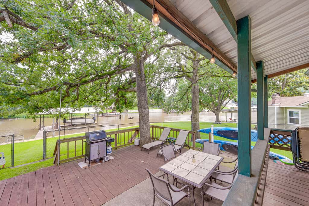 Lakefront Gun Barrel City Home w/ Dock & Deck