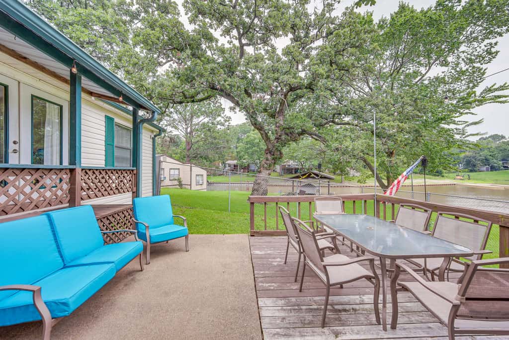 Lakefront Gun Barrel City Home w/ Dock & Deck