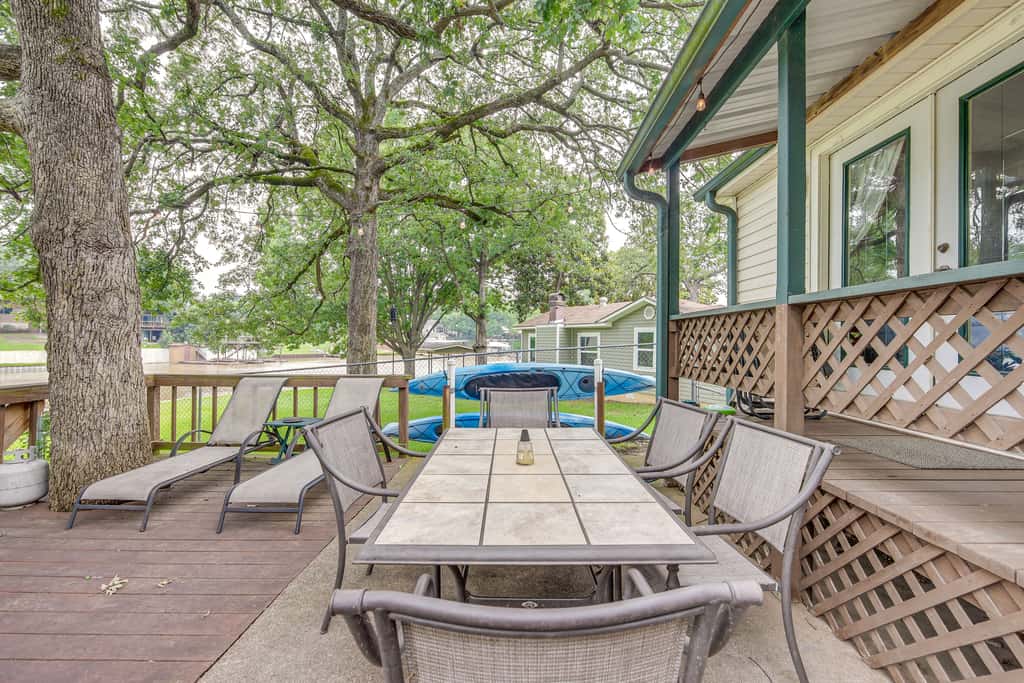 Lakefront Gun Barrel City Home w/ Dock & Deck