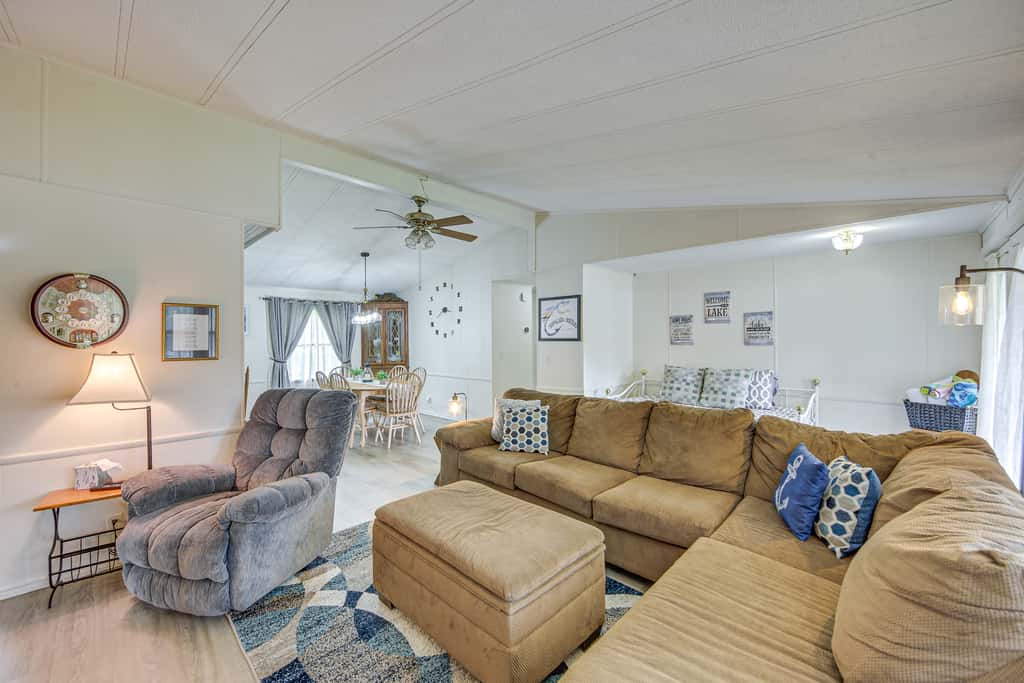 Lakefront Gun Barrel City Home w/ Dock & Deck
