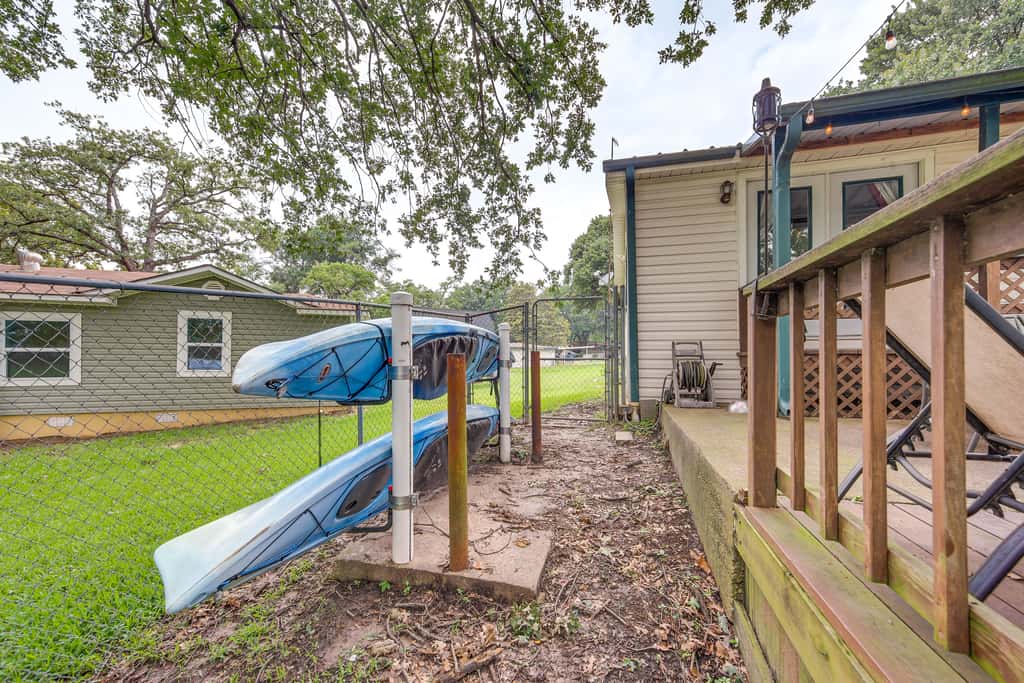 Lakefront Gun Barrel City Home w/ Dock & Deck