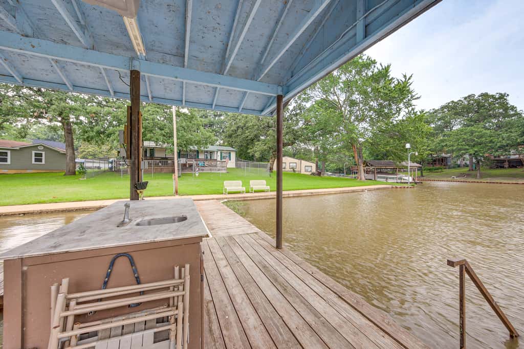 Lakefront Gun Barrel City Home w/ Dock & Deck