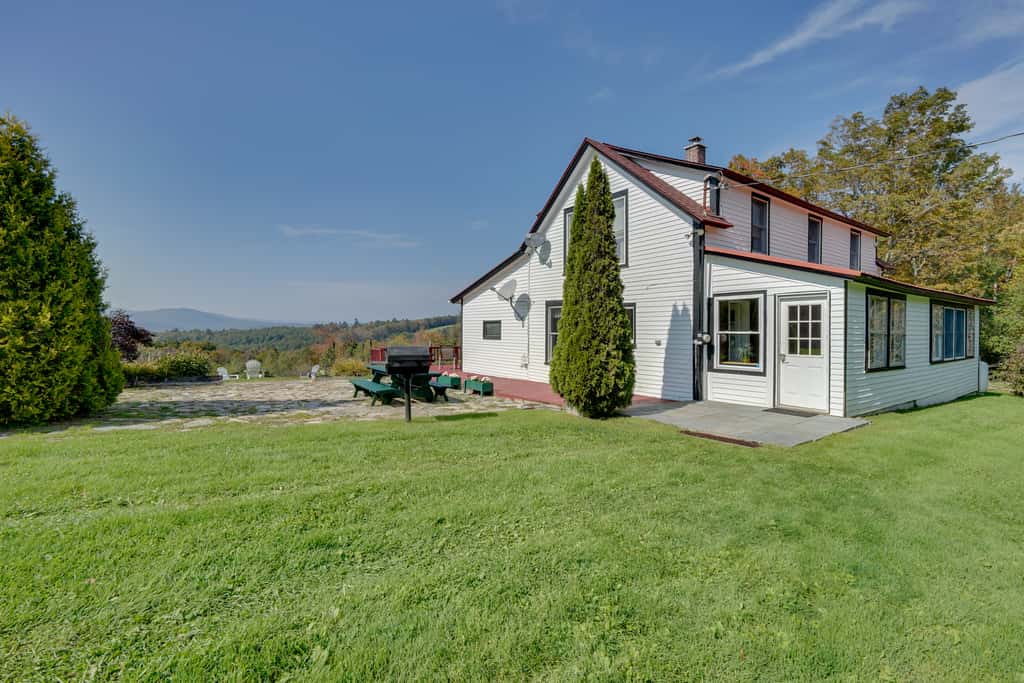 'John's Farmhouse in Mount Snow' on 120 Acres!