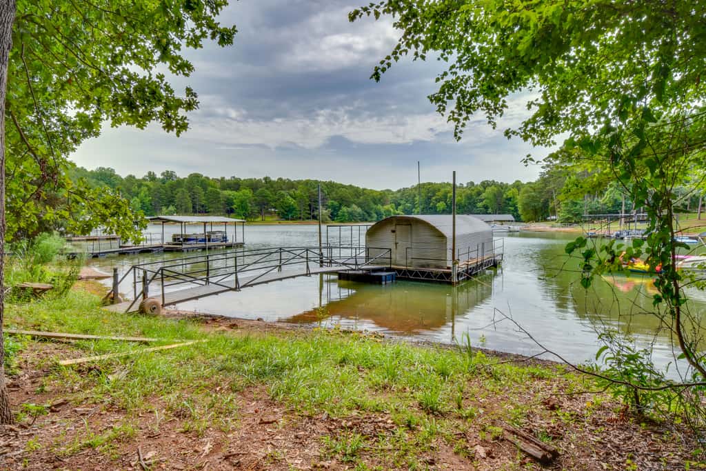 Peaceful Lake Hartwell Gem w/ Boat Dock