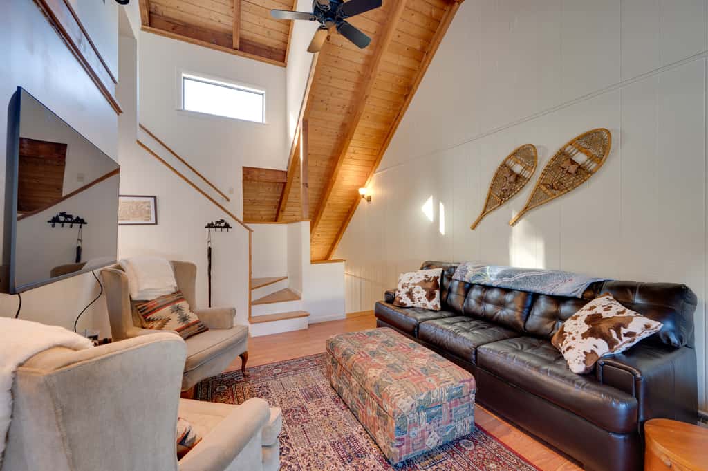Unique Thornton Townhome: Swim, Ski, & Hike!