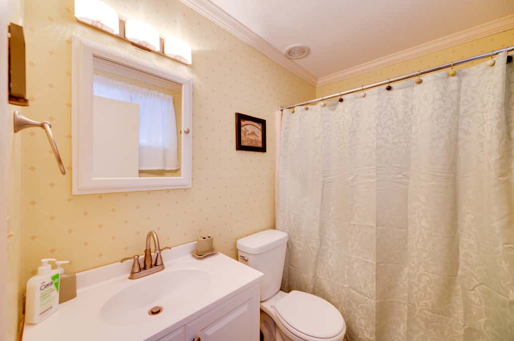 Unique Thornton Townhome: Swim, Ski, & Hike!