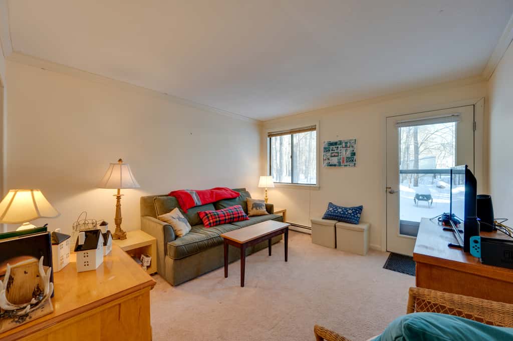 Unique Thornton Townhome: Swim, Ski, & Hike!