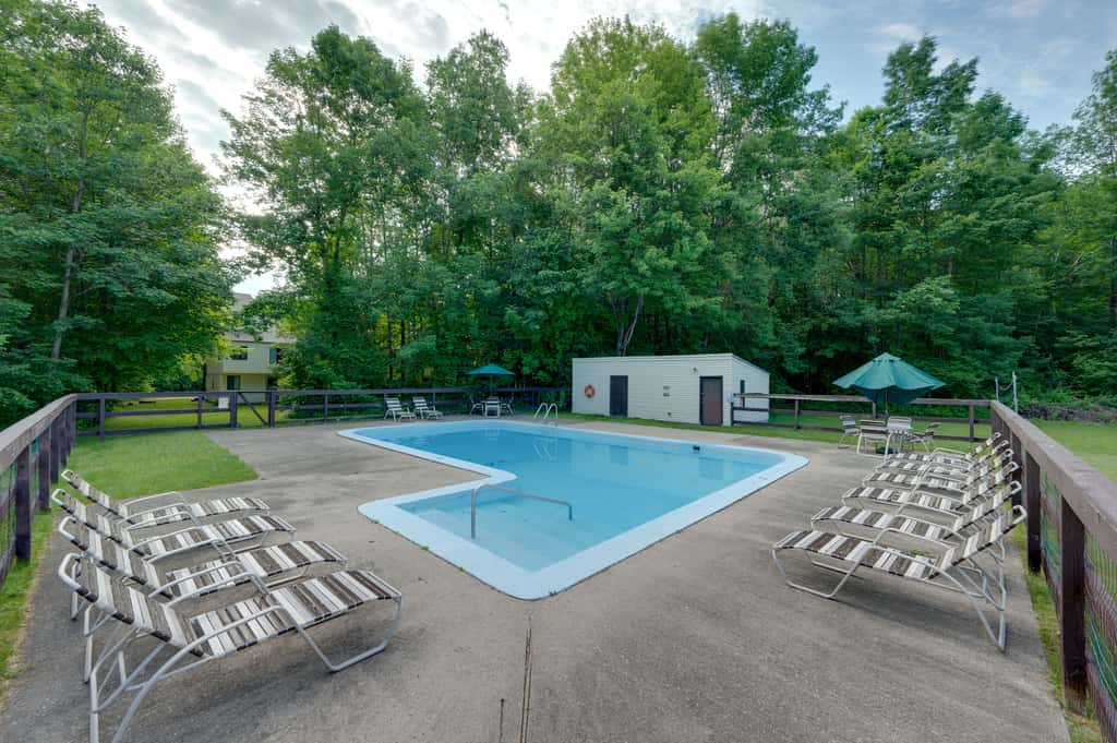 Unique Thornton Townhome: Swim, Ski, & Hike!