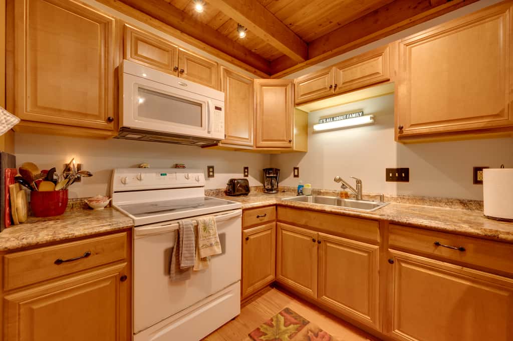 Unique Thornton Townhome: Swim, Ski, & Hike!