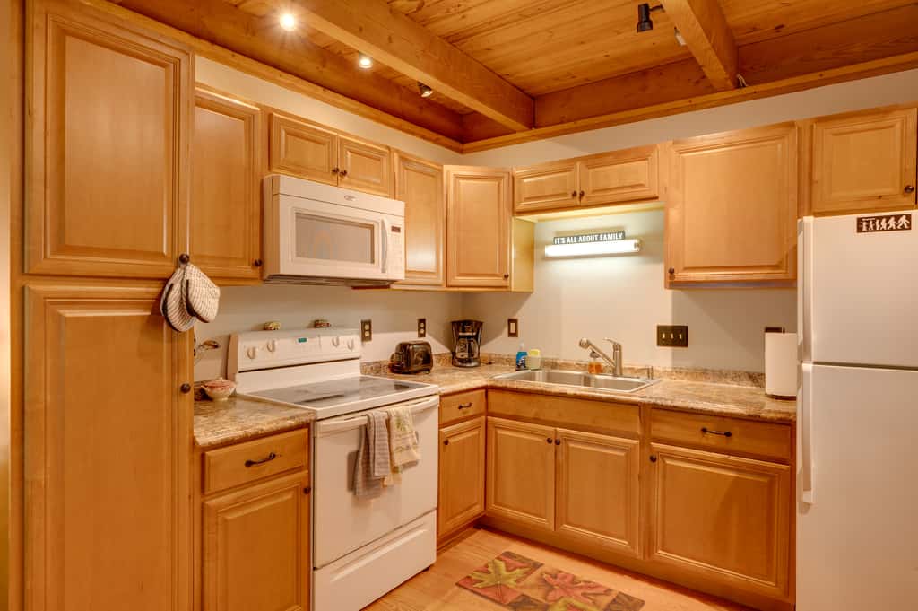 Unique Thornton Townhome: Swim, Ski, & Hike!