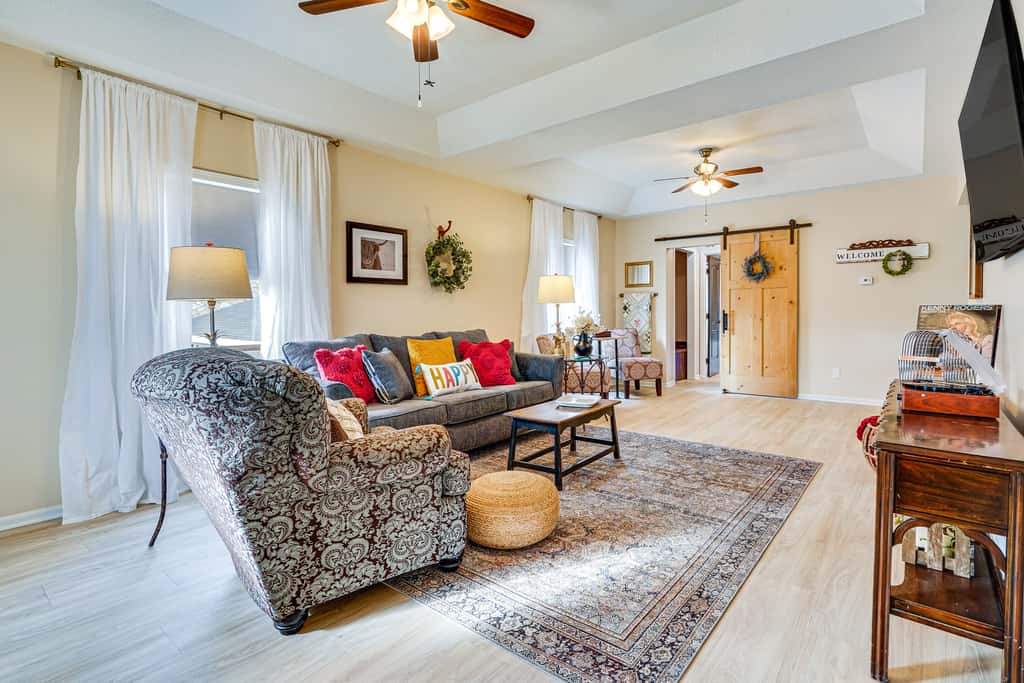 Zanesville Apartment w/ Porch - 3 Mi to Downtown!
