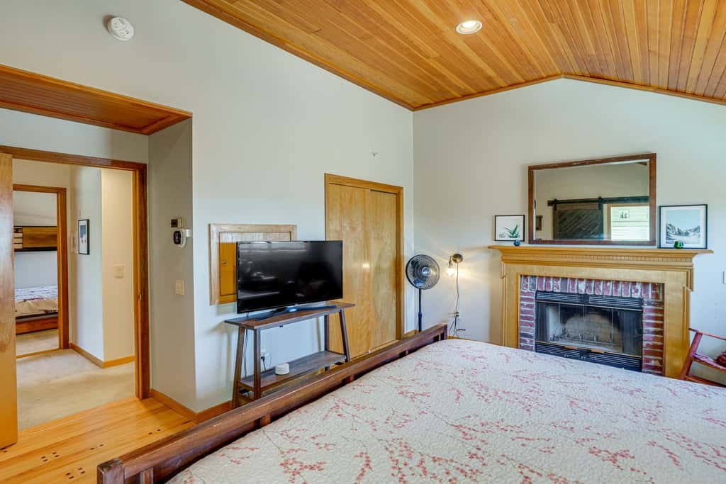Deck & Game Room: Family Wilmington Retreat