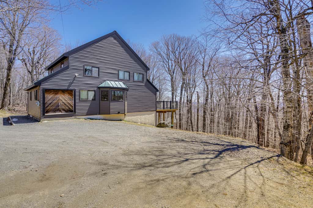 Deck & Game Room: Family Wilmington Retreat