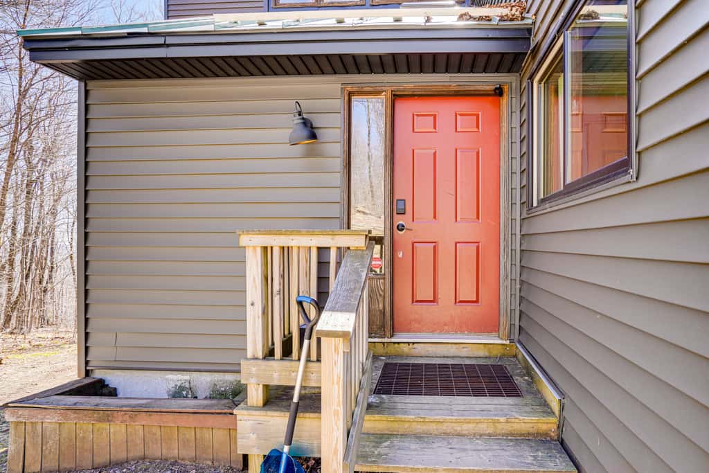 Deck & Game Room: Family Wilmington Retreat