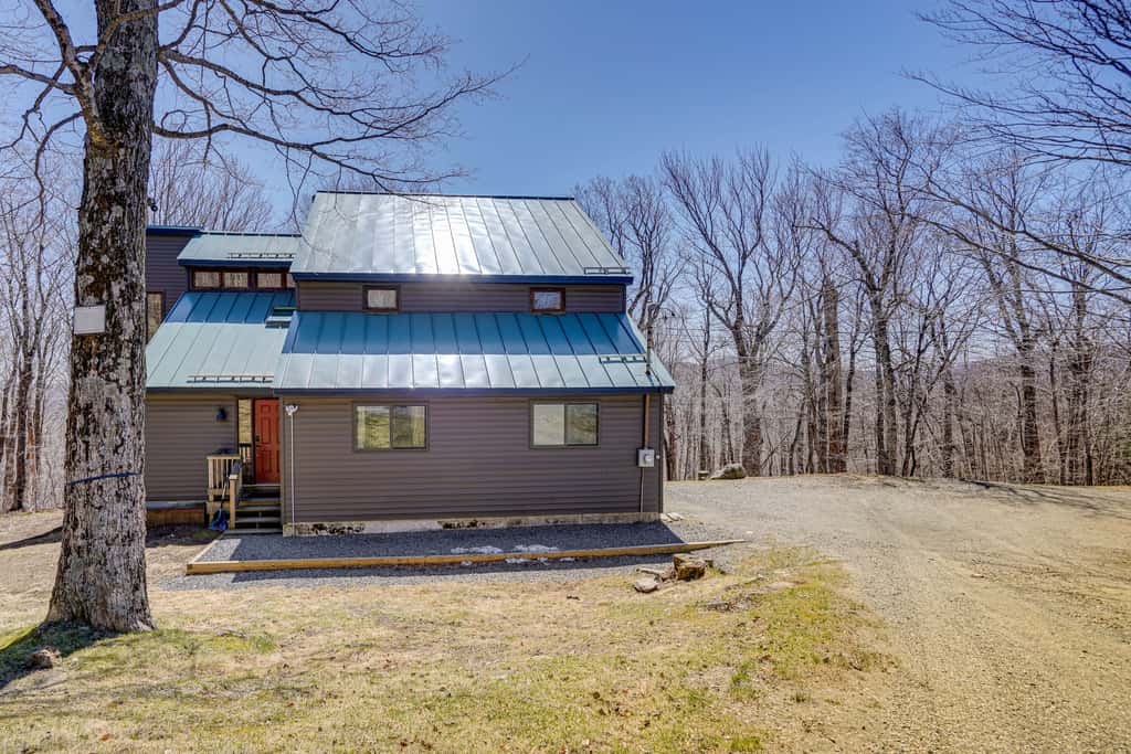 Deck & Game Room: Family Wilmington Retreat
