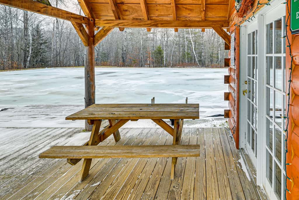 8 Mi to Mt Snow: 'Cozy Bear Cabin' w/ Hot Tub!