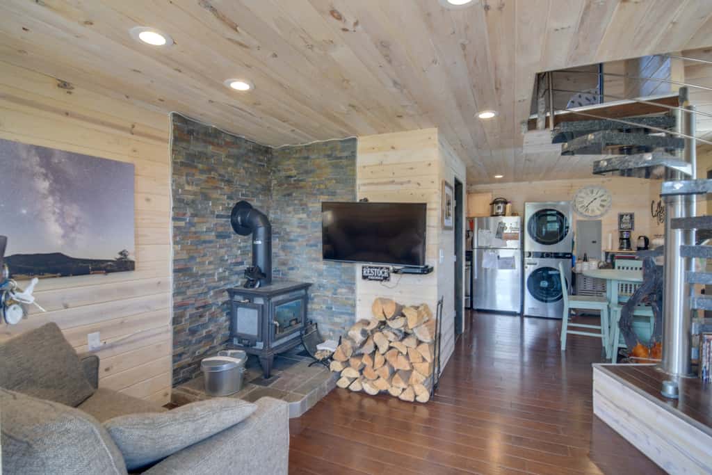 Secluded Jefferson Cabin w/ Deck + Mountain Views!