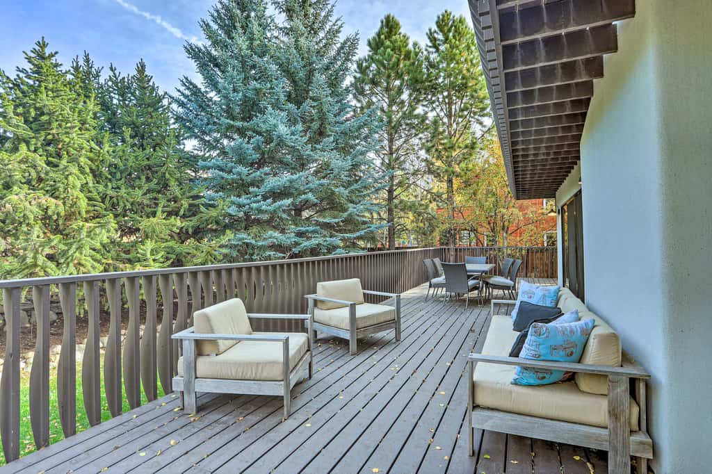Roomy Avon Family Chalet w/ Hot Tub in EagleVail!