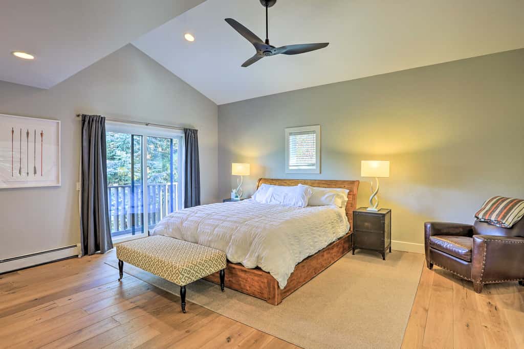 Roomy Avon Family Chalet w/ Hot Tub in EagleVail!