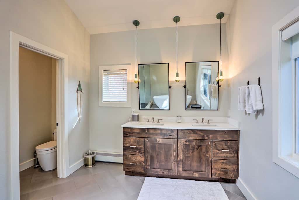Roomy Avon Family Chalet w/ Hot Tub in EagleVail!