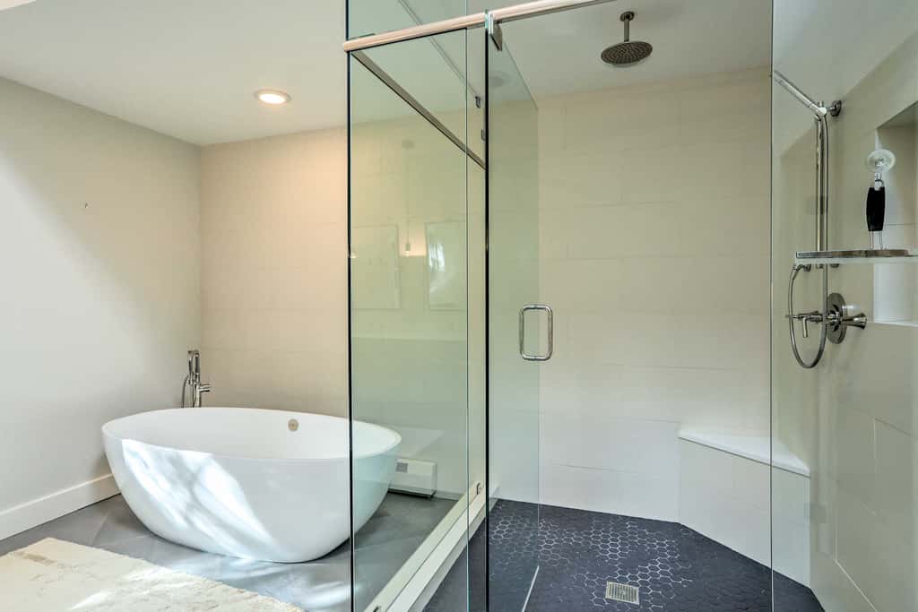 Roomy Avon Family Chalet w/ Hot Tub in EagleVail!