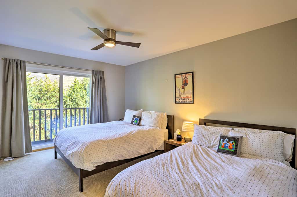 Roomy Avon Family Chalet w/ Hot Tub in EagleVail!