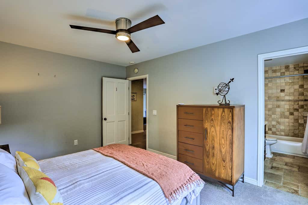 Roomy Avon Family Chalet w/ Hot Tub in EagleVail!