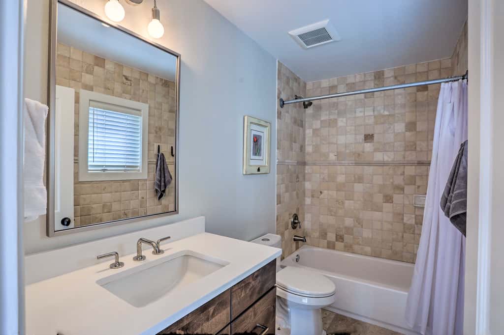 Roomy Avon Family Chalet w/ Hot Tub in EagleVail!