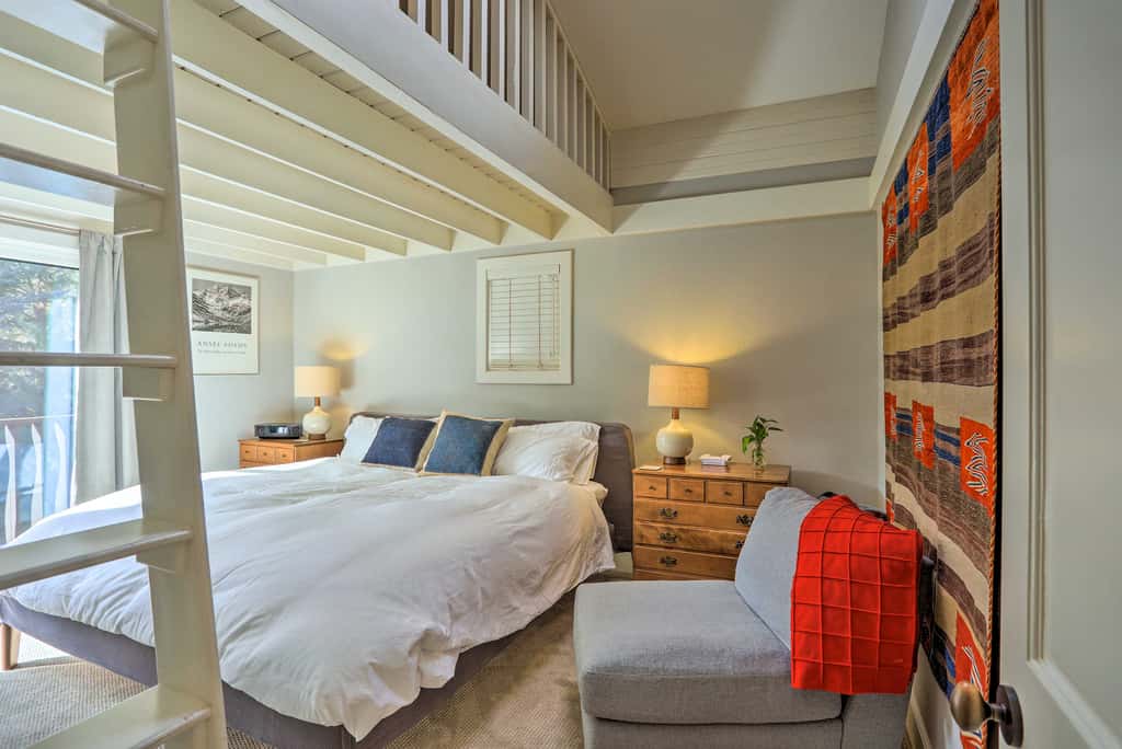 Roomy Avon Family Chalet w/ Hot Tub in EagleVail!