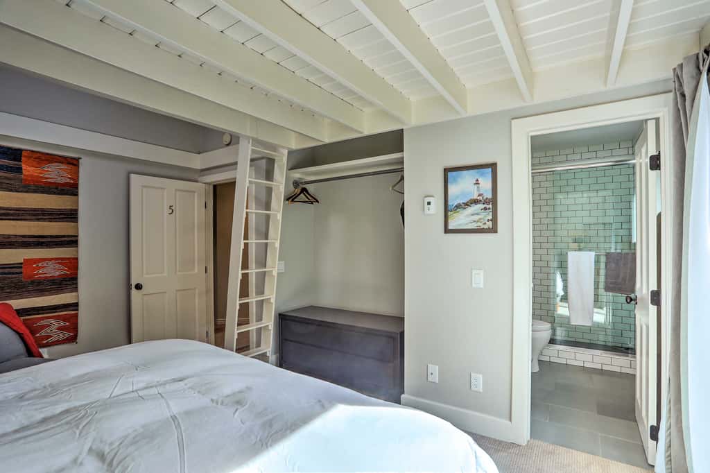 Roomy Avon Family Chalet w/ Hot Tub in EagleVail!
