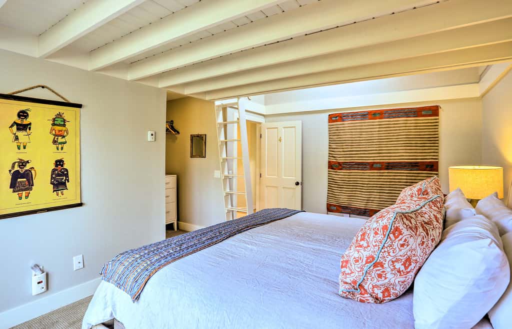Roomy Avon Family Chalet w/ Hot Tub in EagleVail!