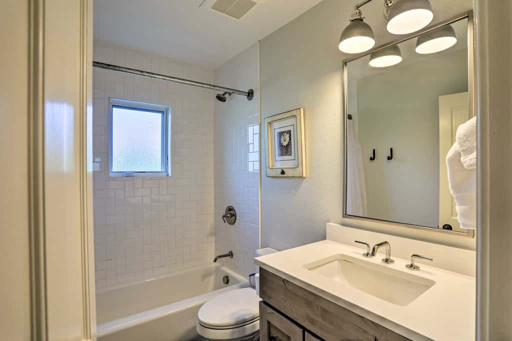 Roomy Avon Family Chalet w/ Hot Tub in EagleVail!