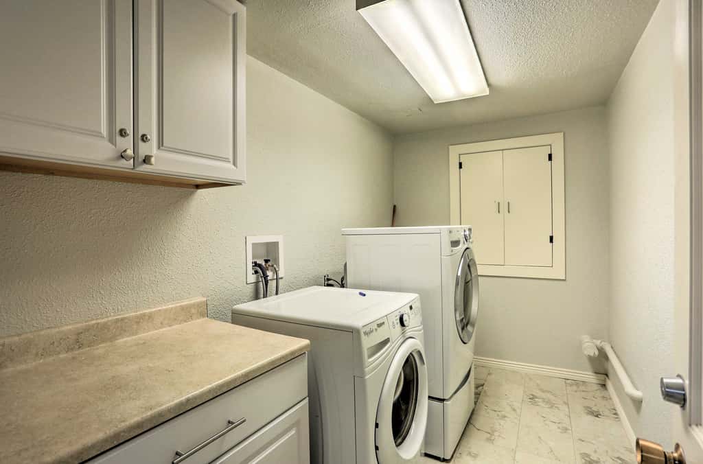 Roomy Avon Family Chalet w/ Hot Tub in EagleVail!