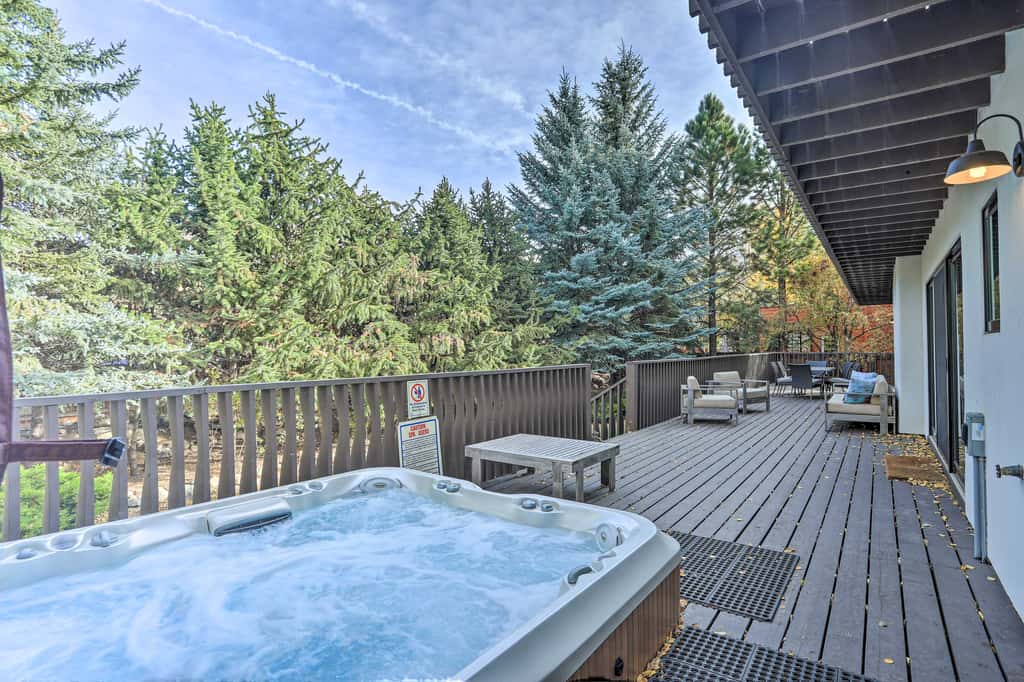 Roomy Avon Family Chalet w/ Hot Tub in EagleVail!