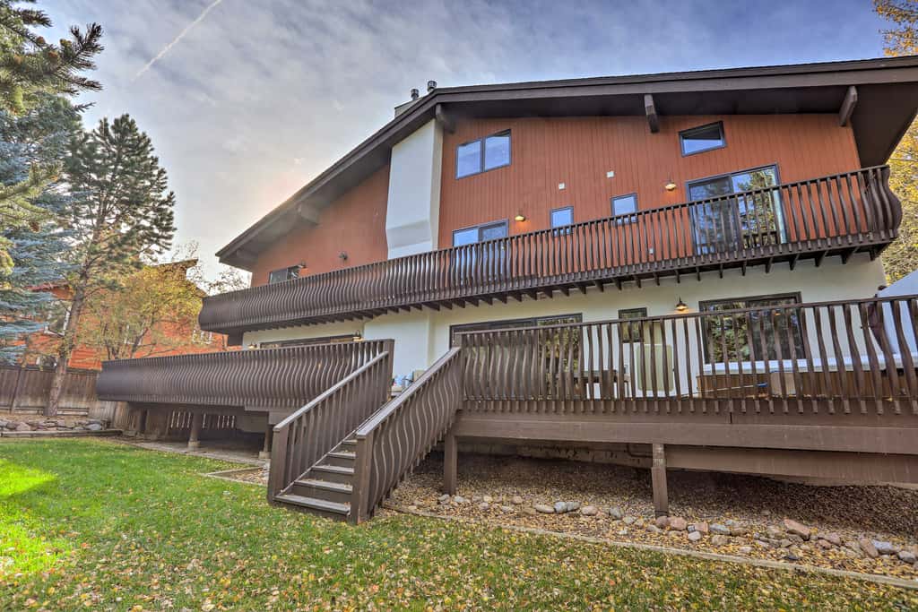Roomy Avon Family Chalet w/ Hot Tub in EagleVail!