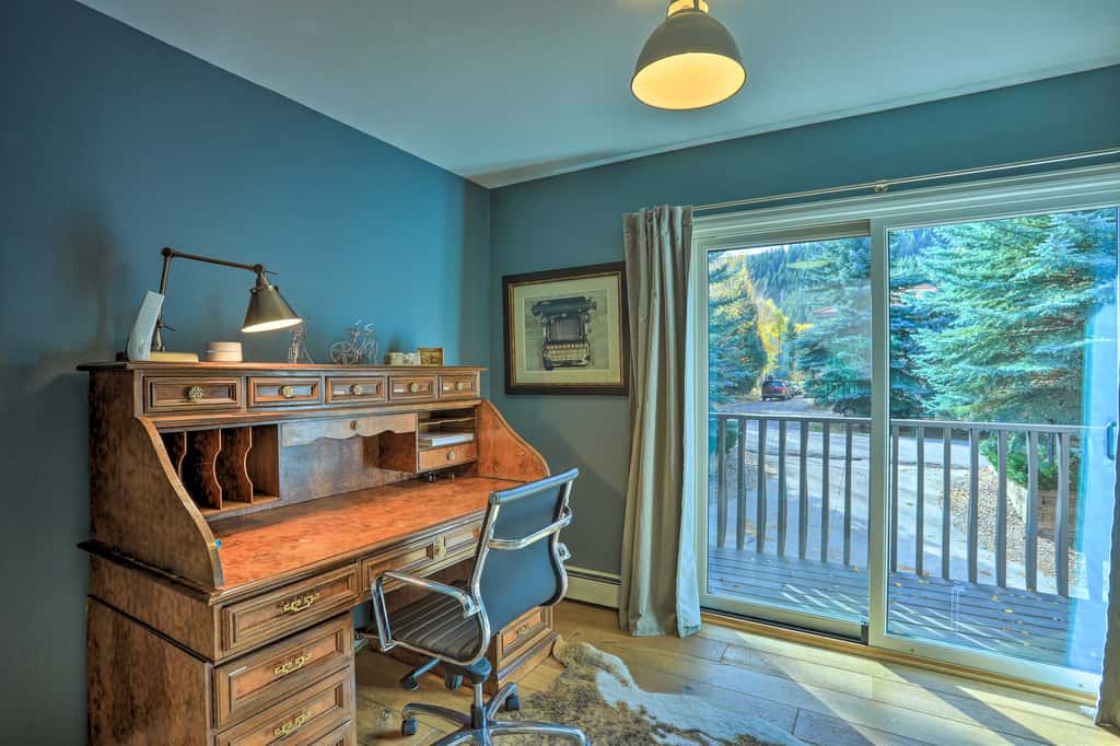 Roomy Avon Family Chalet w/ Hot Tub in EagleVail!