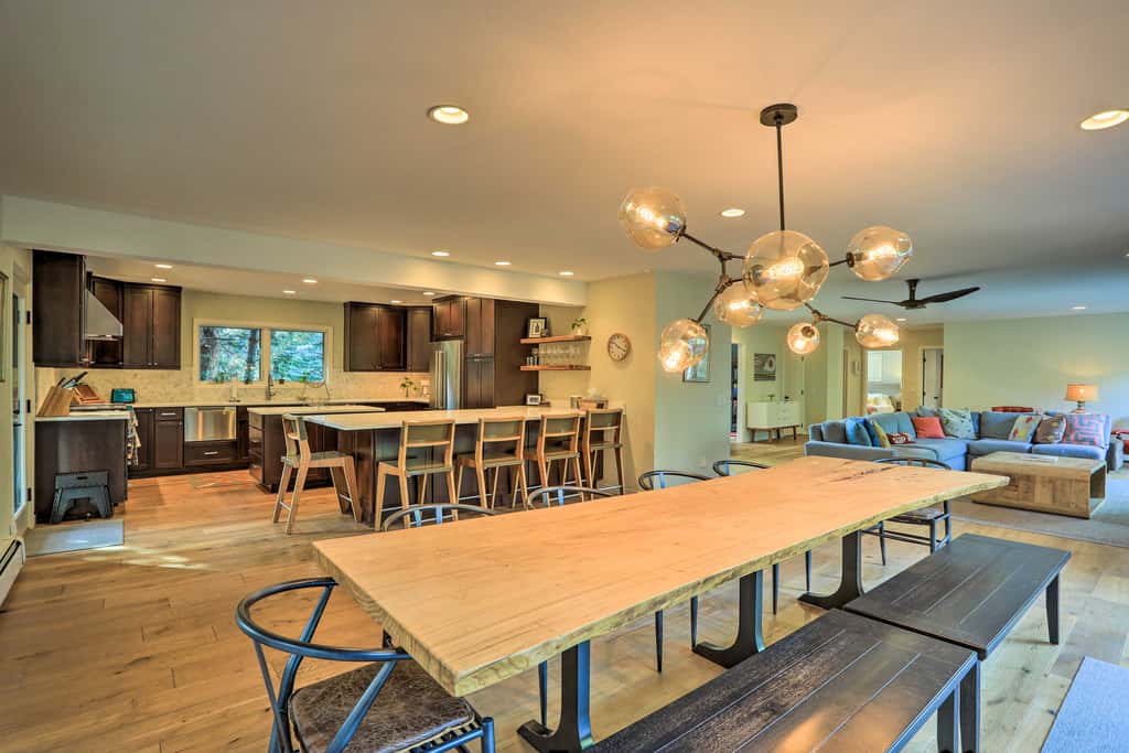 Roomy Avon Family Chalet w/ Hot Tub in EagleVail!