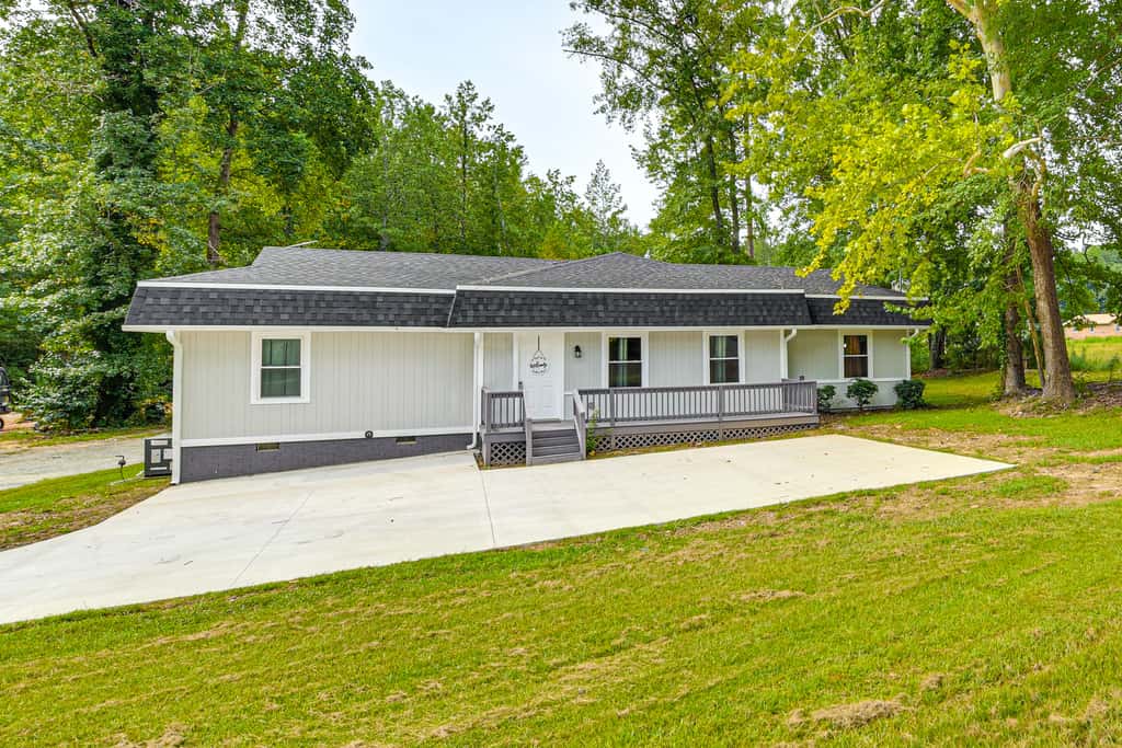 Private Deck & Yard: Home 3 Mi to Dtwn Sanford!