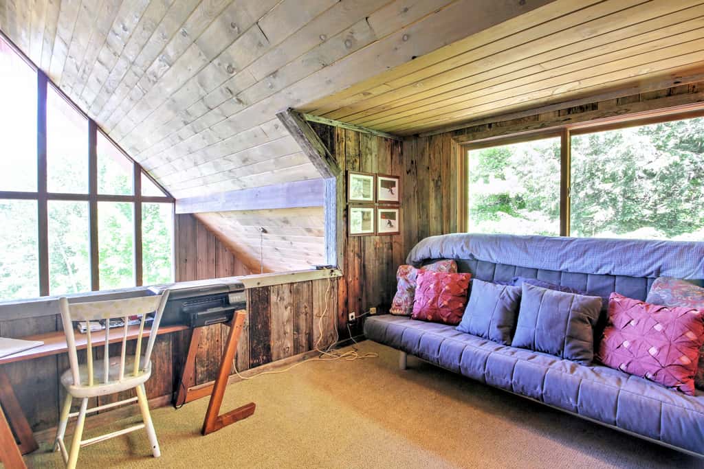 East Burke House w/ Deck < 3 Mi to Kingdom Trails!