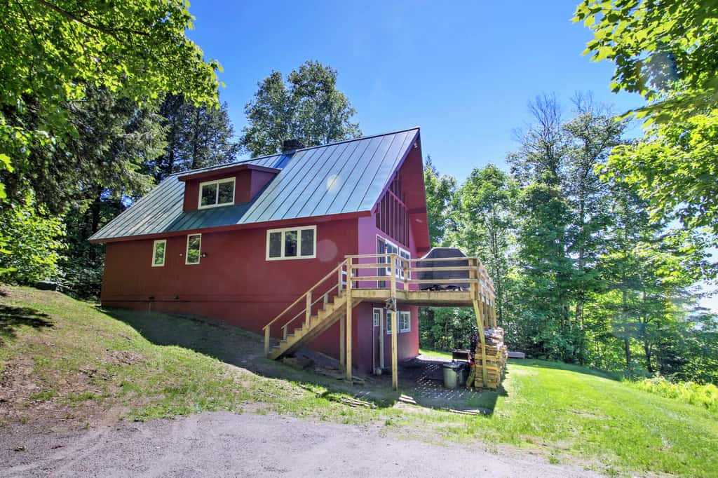 East Burke House w/ Deck < 3 Mi to Kingdom Trails!