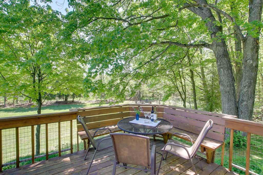 Updated Home w/ Deck: 2 Mi to Sister Bay Beach!