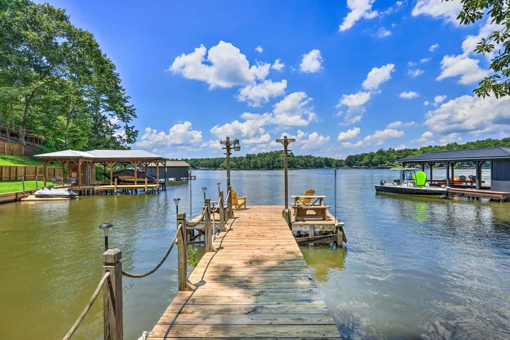 Lakefront Eatonton Getaway w/ Dock & Grill!